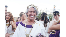 『グリード　ファストファッション帝国の真実』（C）2019 COLUMBIA PICTURES INDUSTRIES, INC. AND CHANNEL FOUR TELEVISION CORPORATION