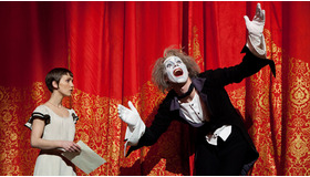 『シルク・ドゥ・ソレイユ 3D 彼方からの物語』 -(C) 2011 Cirque du Soleil Burlesco LLC. All Rights Reserved.