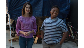 『グランパ・ウォーズ　おじいちゃんと僕の宣戦布告』（左）ミア役のローラ・マラノ、（右）トレ・ピアート　(C) 2020 Marro WWG LLC. All rights reserved.