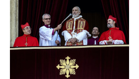 「ニュー・ポープ 悩める新教皇」　（C）Wildside / Sky Italia / Haut et Court TV / Mediaproduccion 2019.