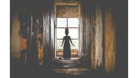 『クワイエット・プレイス』『ライト／オフ』…緊張感たっぷりのホラー映画を特集！