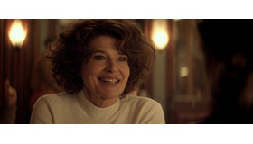 『ベル・エポックでもう一度』　(C) 2019-LES FILMS DU KIOSQUE-PATHÉ FILMS-ORANGE STUDIO-FRANCE 2 CINÉMA-HUGAR PROD-FILSUMEDIA