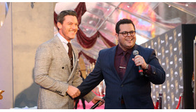 ルーク・エヴァンス、ジョシュ・ギャッド Photo by Jesse Grant/Getty Images for Disney