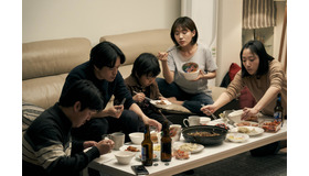 『アジアの天使』ソルたち兄妹の住む家での食事　(c) 2021 The Asian Angel Film Partners