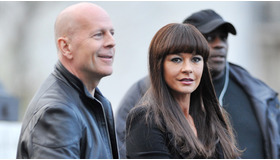 パリで『Red 2』（原題）を撮影中のキャサリン・ゼタ＝ジョーンズ＆ブルース・ウィリス -(C) Visual Press Agency／AFLO