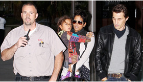 カリフォルニアでのハル・ベリー＆オリヴィエ・マルティネス＆娘・ナーラ -(C) FameFlynet／AFLO