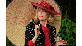 『ブライズ・スピリット～夫をシェアしたくはありません！』 (C) BLITHE SPIRIT PRODUCTIONS LTD 2020