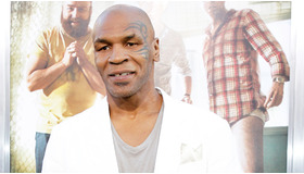 グローマンズ・チャイニーズ・シアターにて開催された『ハングオーバー!! 史上最悪の二日酔い、国境を越える』プレミアでのマイク・タイソン -(C) ロイター／AFLO