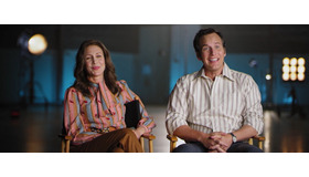 『死霊館 悪魔のせいなら、無罪。』パトリック・ウィルソン＆ベラ・ファーミガ　（C）2021 Warner Bros. Entertainment Inc. All Rights Reserved