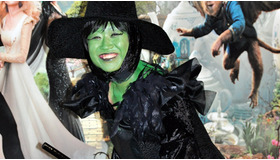 『オズ はじまりの戦い』オズツリー点灯式イベント（南海キャンディーズ・山崎静代）