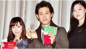 『グッモーエビアン！』初日舞台挨拶（左から、麻生久美子＆大泉洋＆三吉彩花）