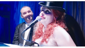 『ビルド・ア・ガール』（C） Monumental Pictures, Tango Productions, LLC, Channel Four Television Corporation, 2019