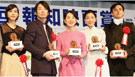 「第37回報知映画賞」表彰式（左から、能年玲奈＆森山未來＆吉永小百合＆安藤サクラ＆満島真之介）