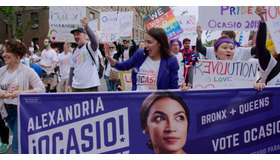 『レボリューション －米国議会に挑んだ女性たち』Netflixにて配信中