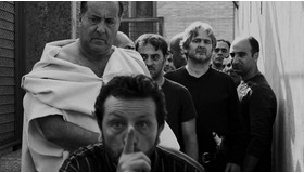 重罪犯が演じるシェイクスピア『塀の中のジュリアス・シーザー』試写会に10組20名様ご招待