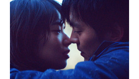 『恋する寄生虫』本ビジュアル　（C）2021「恋する寄生虫」製作委員会