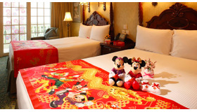 香港ディズニーランド・ホテル キングダム・クラブ・スイートのミッキーのゴールデン・フォーチュン・ルーム。＠Disney