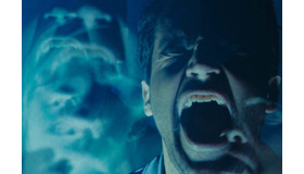 『ポゼッサー』 （C）2019,RHOMBUS POSSESSOR  INC,/ROOK FILMS POSSESSOR LTD. All Rights Reserved.