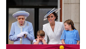 エリザベス女王＆キャサリン妃＆シャーロット王女＆ルイ王子 Photo by Alastair Grant - WPA Pool/Getty Images