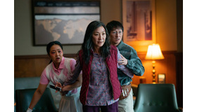 『Everything Everywhere All at Once（原題）』(C) APOLLO