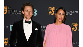 トム・ヒドルストン＆ゾウイ・アシュトン Photo by Kate Green/Getty Images