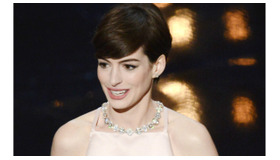 第85回アカデミー賞で助演女優賞を受賞したアン・ハサウェイ -(C) Getty Images