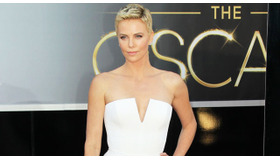 「第85回アカデミー賞」授賞式に出席したシャーリーズ・セロン