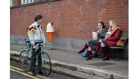 『恋人はアンバー』ポスター　 (C)  Atomic 80 Productions Limited/ Wrong Men North 2020, All rights reserved.