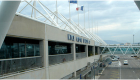 カンヌの玄関口、ニース空港にて