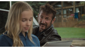 『フラッグ・デイ　父を想う日』（C）2021 VOCO Products, LLC