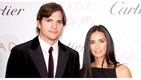 仲睦まじい夫婦だった頃のデミ・ムーア＆アシュトン・カッチャー -(C) Getty Images