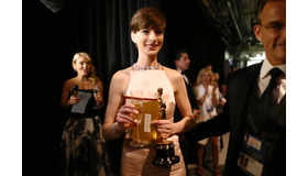 第85回アカデミー賞授賞式バックステージ（アン・ハサウェイ）-(C) Getty Images