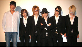 『アパートメント』 -(C)IM Pictures　初日舞台挨拶に立ったアン・ビョンギとthe GazettE