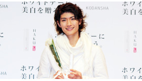 「ホワイトデーに美白を」プロジェクトPRイベントに登壇した三浦春馬
