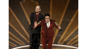 【第95回アカデミー賞】監督賞を受賞したダニエル・クワン＆ダニエル・シャイナート（ダニエルズ）Photo by Kevin Winter/Getty Images