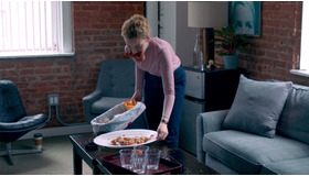 『アシスタント』　©2019LuminaryProductions,LLC.AllRightsReserved.