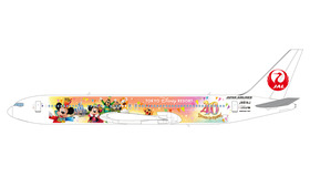 「JAL Colorful Dreams Express」As to Disney artwork, logos and properties： (C) Disney
