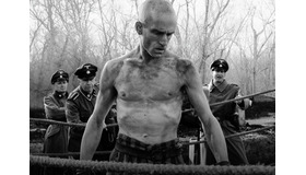 『アウシュヴィッツの生還者』© 2022 HEAVYWEIGHT HOLDINGS, LLC. ALL RIGHTS RESERVED.