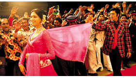 『恋する輪廻 オーム・シャンティ・オーム』 -(C) Eros International Ltd