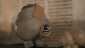 『マルセル 靴をはいた小さな貝』© 2021 Marcel the Movie LLC. All rights reserved.