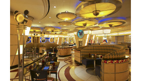 人気のシェフ・ミッキー、テーブルを訪れるキャラクターグリーティングを再開！11月1日（水）より As to Disney artwork, logos and properties： (C) Disney