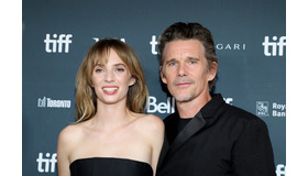 マヤ・ホーク＆イーサン・ホーク Photo by Jeremy Chan/Getty Images