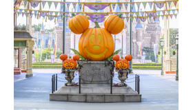 撮影スポットが盛りだくさん！！東京ディズニーランド「ディズニー・ハロウィーン」デコレーションを紹介 As to Disney artwork, logos and properties： (C) Disney