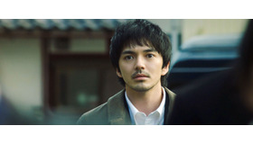 『隣人X 疑惑の彼女』©2023 映画「隣人X 疑惑の彼女」製作委員会 ©パリュスあや子／講談社