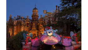 あのホーンテッドマンションが、期間限定のスペシャル仕様に！“ホリデーナイトメアー”でクリスマスを楽しもう