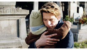 『ぼくは君たちを憎まないことにした』©2022 Komplizen Film Haut et Court Frakas Productions TOBIS / Erfttal Film und Fernsehproduktion