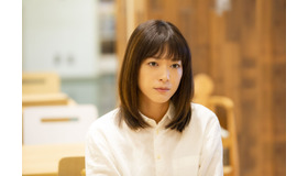 『隣人X 疑惑の彼女』©2023 映画「隣人X 疑惑の彼女」製作委員会 ©パリュスあや子／講談社