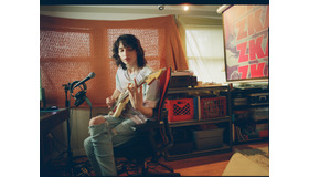 『僕らの世界が交わるまで』© 2022 SAVING THE WORLD LLC. All Rights Reserved.