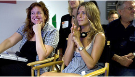 『Room10』を監督したジェニファー・アニストンとアンドレア・ブキャナン