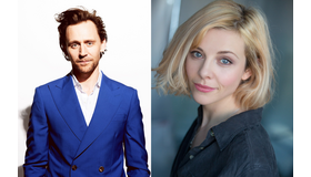 トム・ヒドルストン Photo by Steve Schofield／ソフィア・ディ・マルティーノ